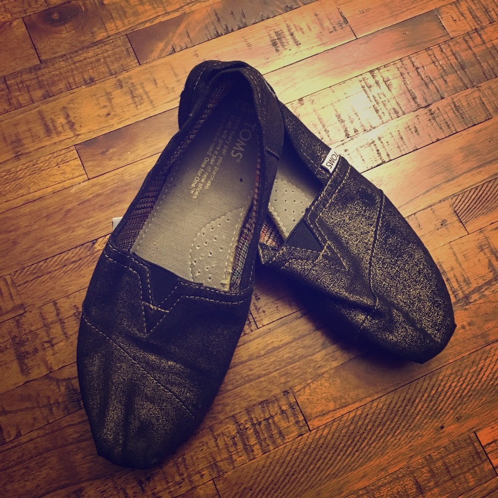 TOMS 👟 SOLD