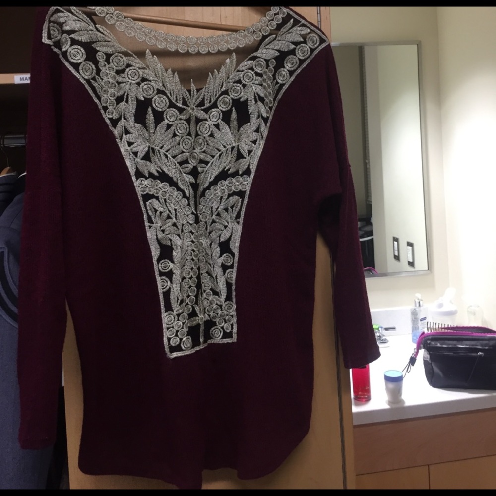 Burgundy 3/4 Sleeve top with cute back