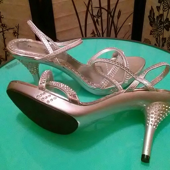 SHOES - Picture 2 of 3