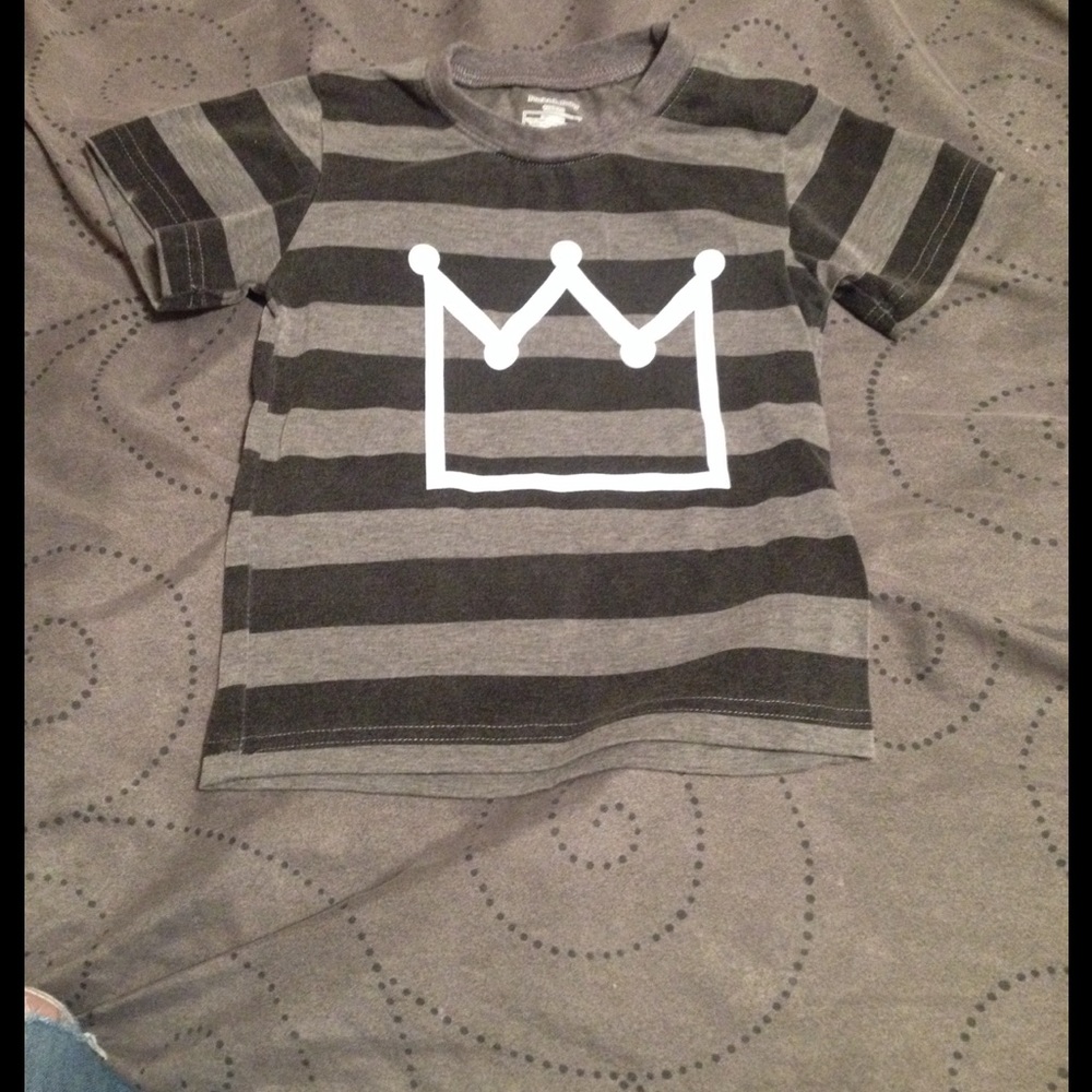 3t King shirt! Adorable, only worn once!