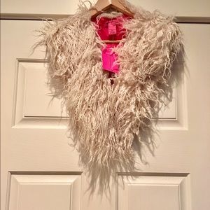 Betsy Johnson faux sheep fur scarf cream one sz