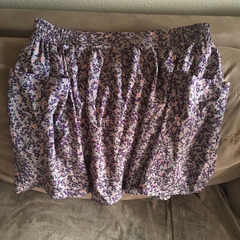 Grey floral skirt with pockets