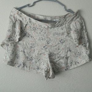 Size 6 beautiful spring shorts