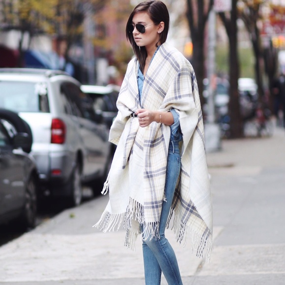 HOST PICK! Cape Shawl cream grey with fringe - Picture 1 of 4