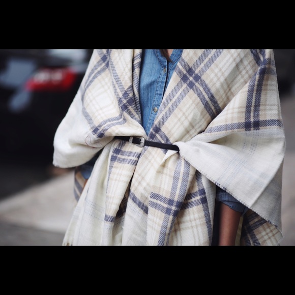 HOST PICK! Cape Shawl cream grey with fringe - Picture 2 of 4