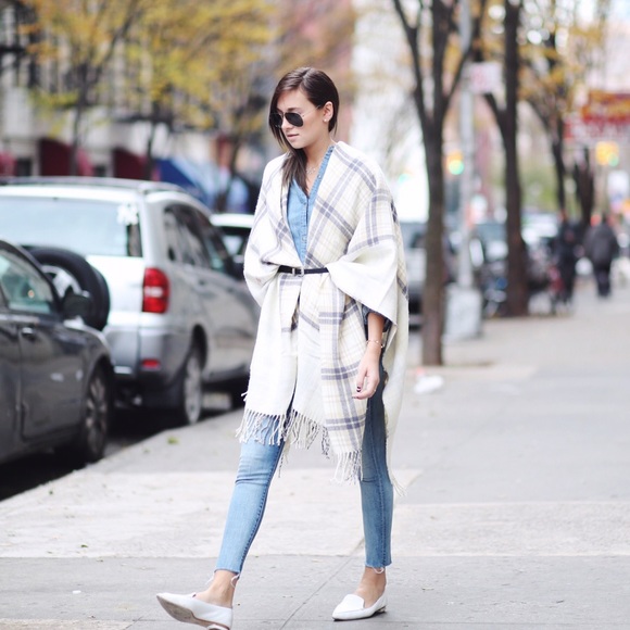 HOST PICK! Cape Shawl cream grey with fringe - Picture 3 of 4