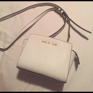 MICHAEL KORS MINI SELMA SHOULDER BAG