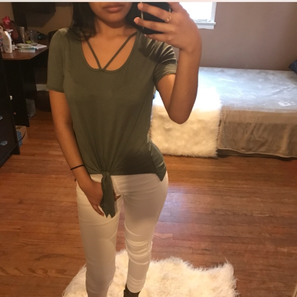 CLEARANCE 💸 Evergreen T Shirt - Picture 3 of 4