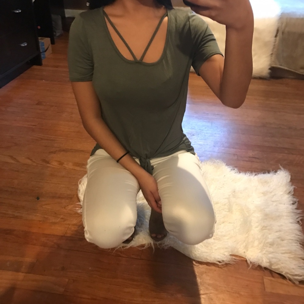 CLEARANCE 💸 Evergreen T Shirt - Picture 4 of 4