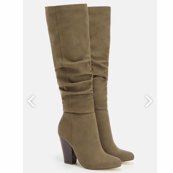 JustFab Shoes - NWOT Olive chunky block heel boots