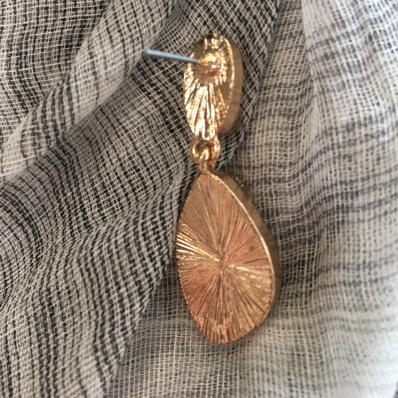 NEW Boutique Double Tier Faux Druzy Earrings Gold - Picture 3 of 4