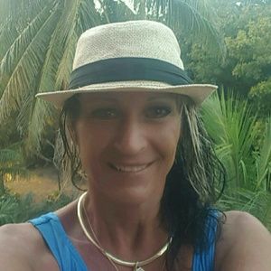 Meet your Posher, Denise