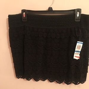 Black scallop cut lace skirt!