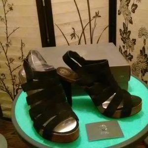 VINCE CAMUTO SANDALS