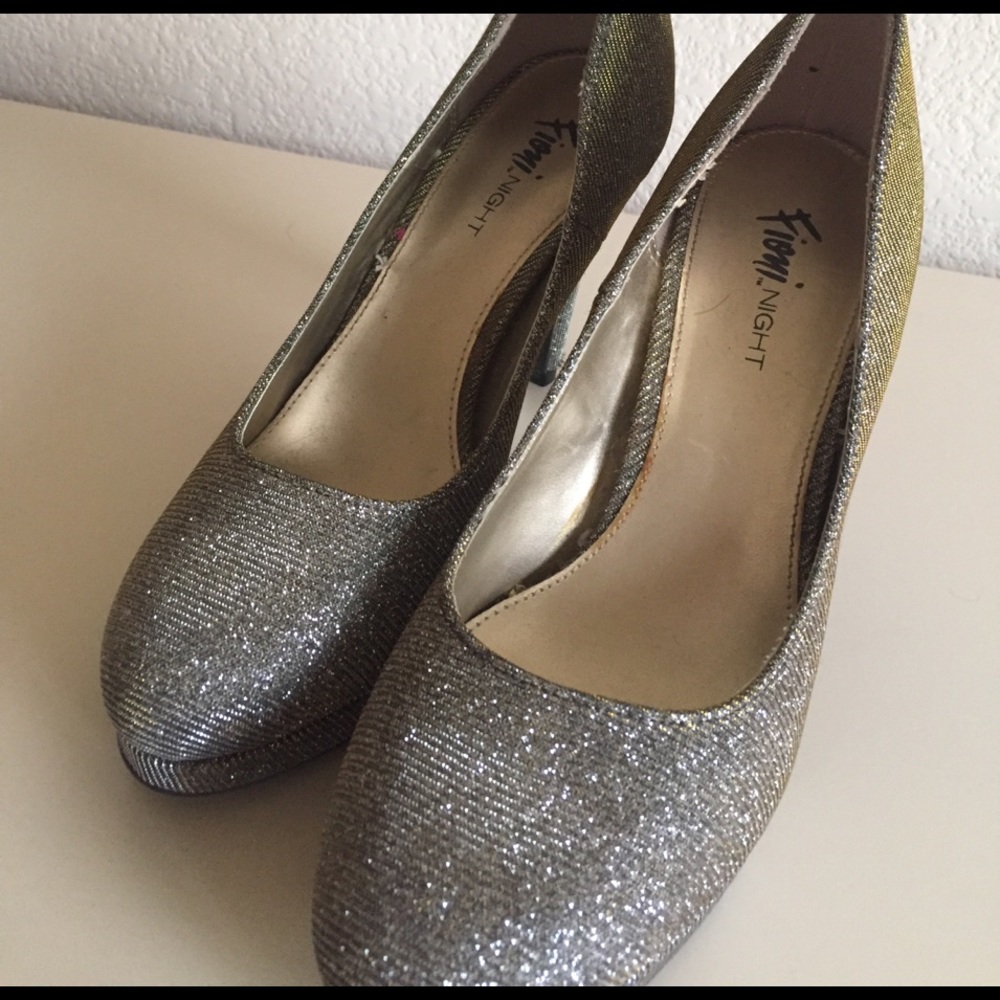 Color Changing Heels - Picture 4 of 4