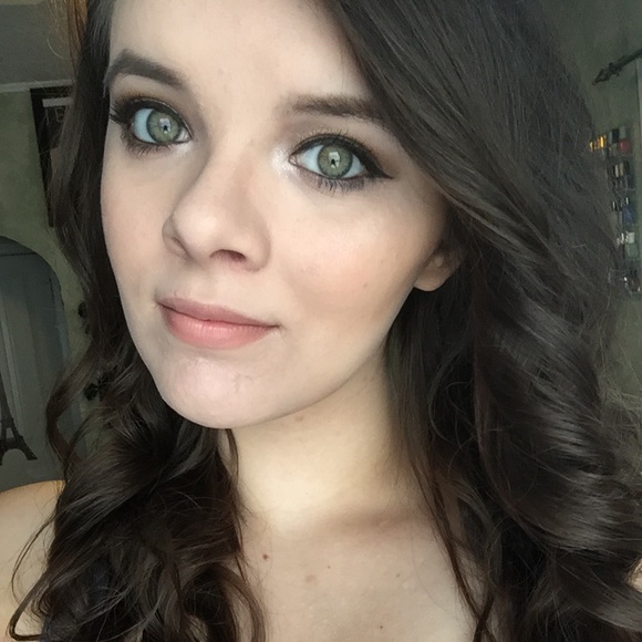 Meet your Posher, Kayla - Picture 4 of 5