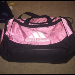 Adidas M duffle bag
