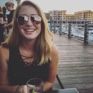 Meet your Posher, Carly