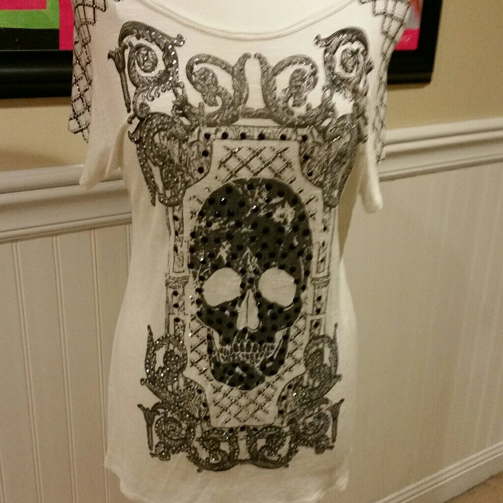 Skull tee hip length