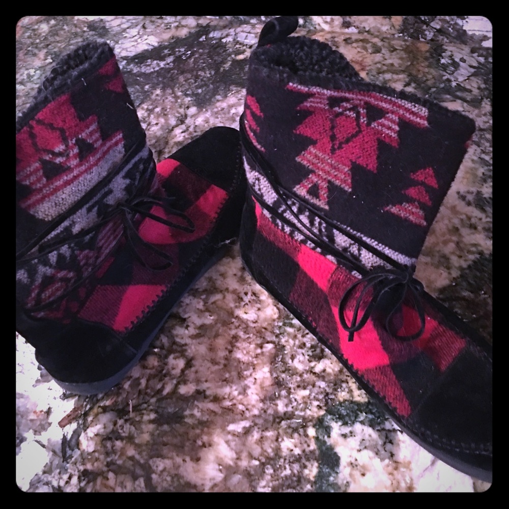 Madden girl Aztec print boots!