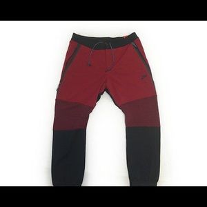 Men Nike Tech Fleece joggers