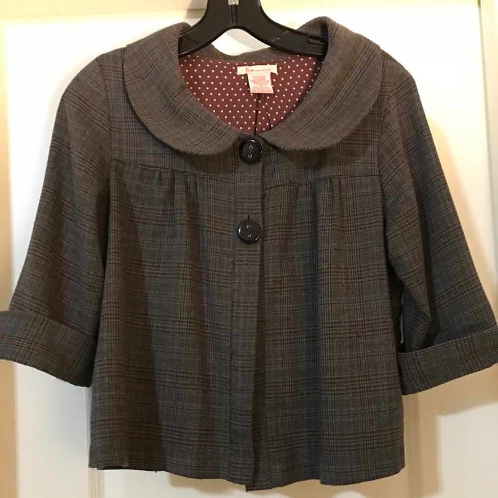 3/4 sleeve coat.