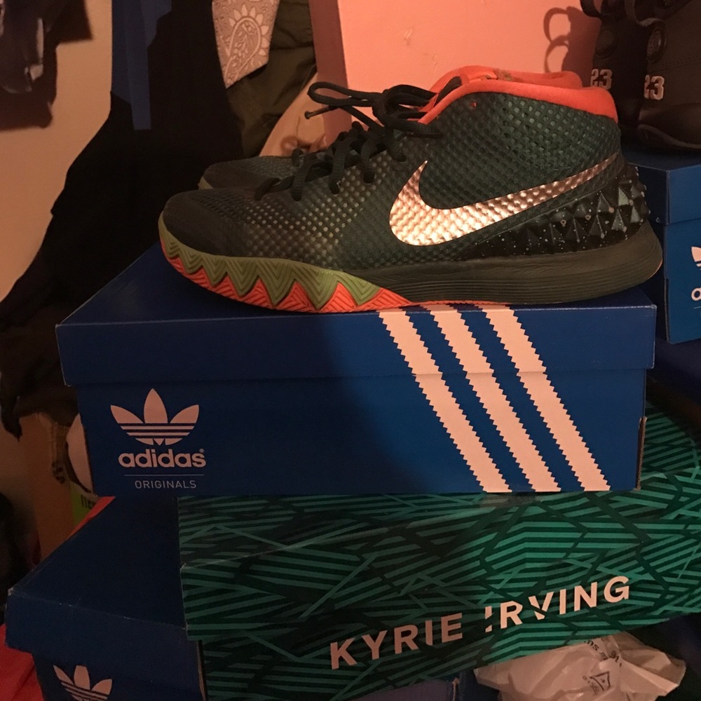 Kyries size 8