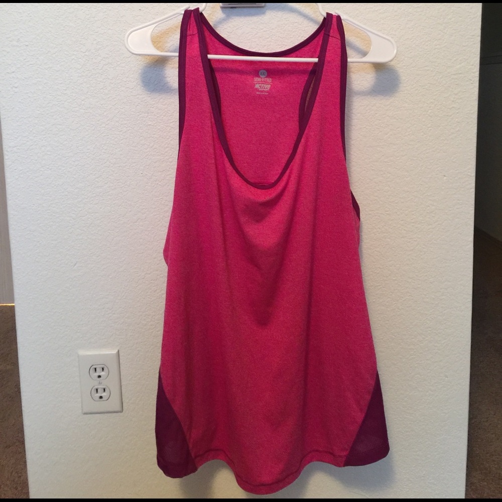 Semi-fitted active tank top