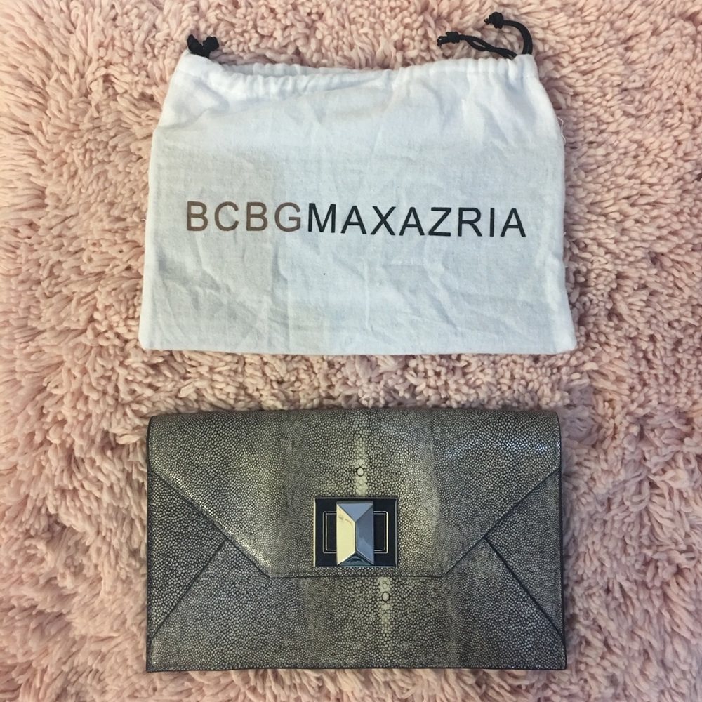 🚨SOLD🚨 NWT BCBG envelope clutch