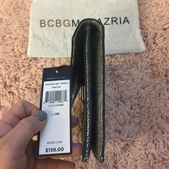 🚨SOLD🚨 NWT BCBG envelope clutch - Picture 3 of 5