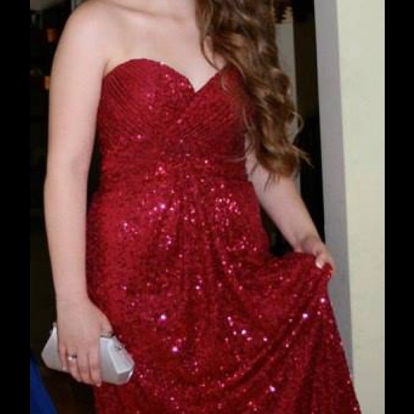La femme Red Sequin Prom Dress - Picture 2 of 3