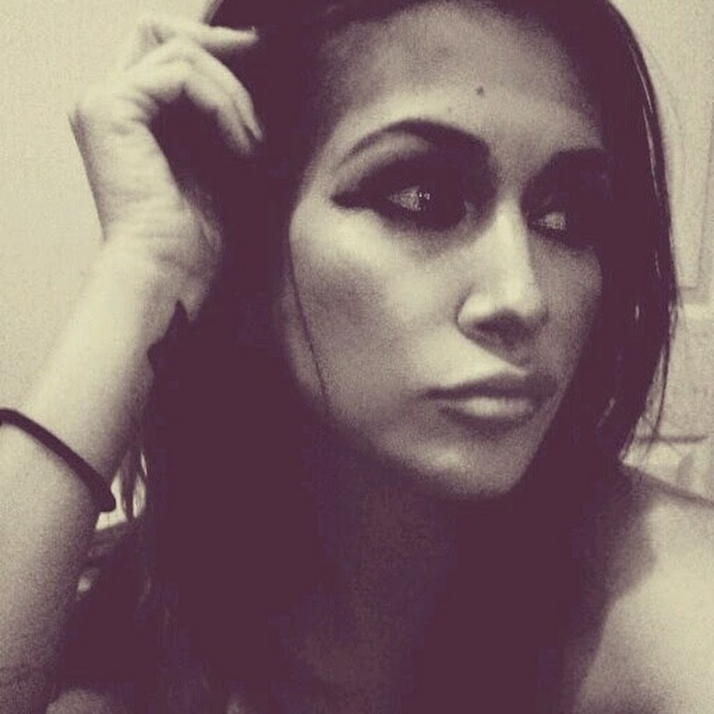 Meet your Posher, Cassandra