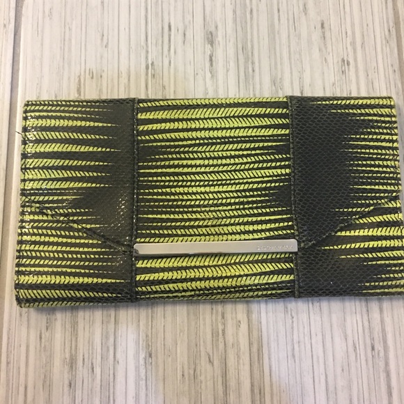 😊SOLD😊 BCBG clutch - Picture 1 of 4