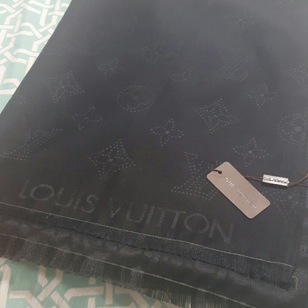 LV silky scarf /wrap
