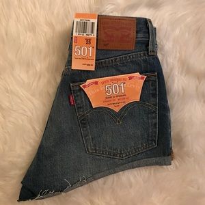 Levi's 501 straight leg button-fly shorts NWT