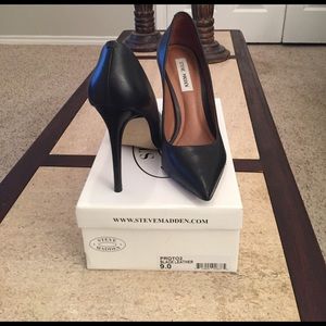 PROTO2 Black Leather Steve Madden Pumps