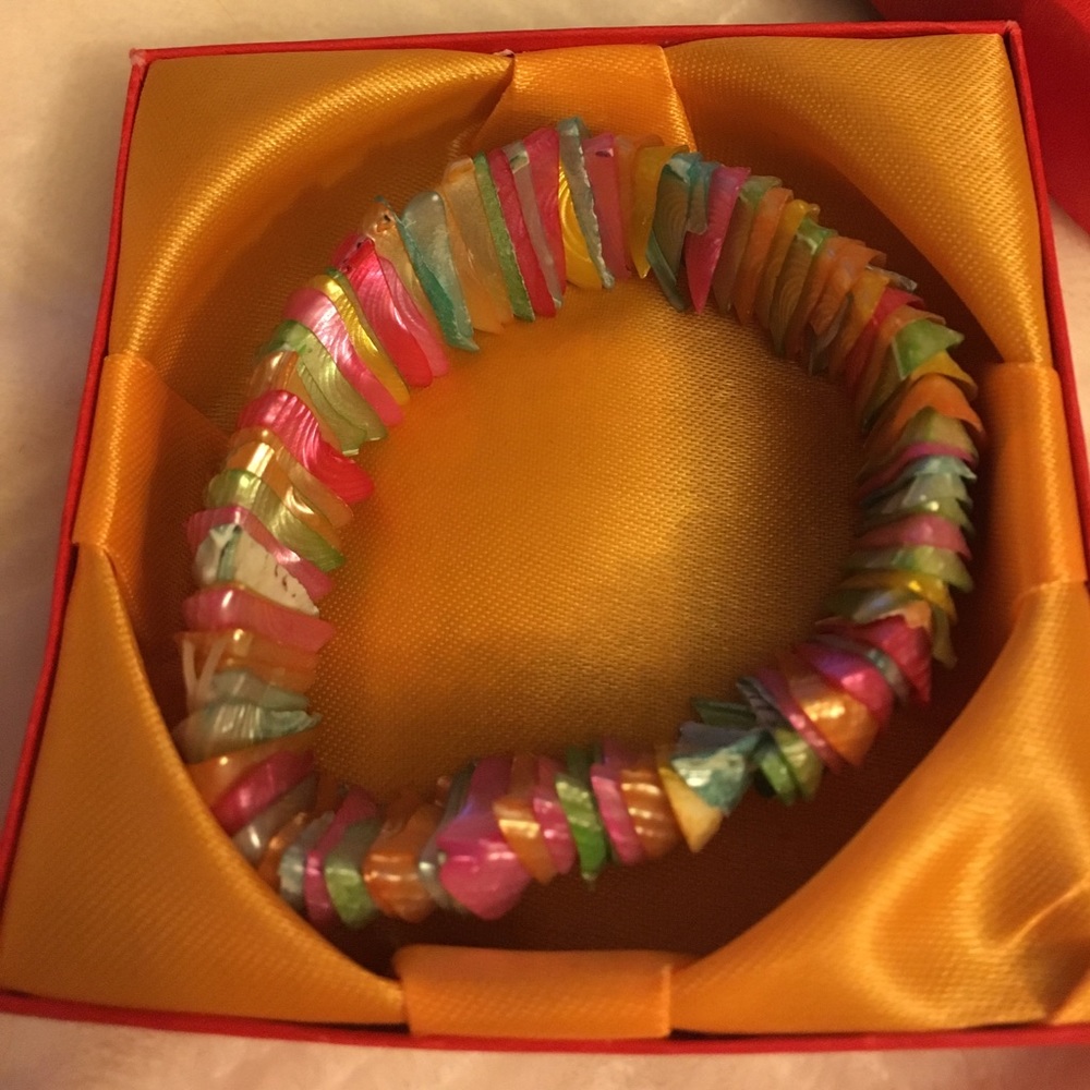 Very beautiful rainbow seashell bracelet