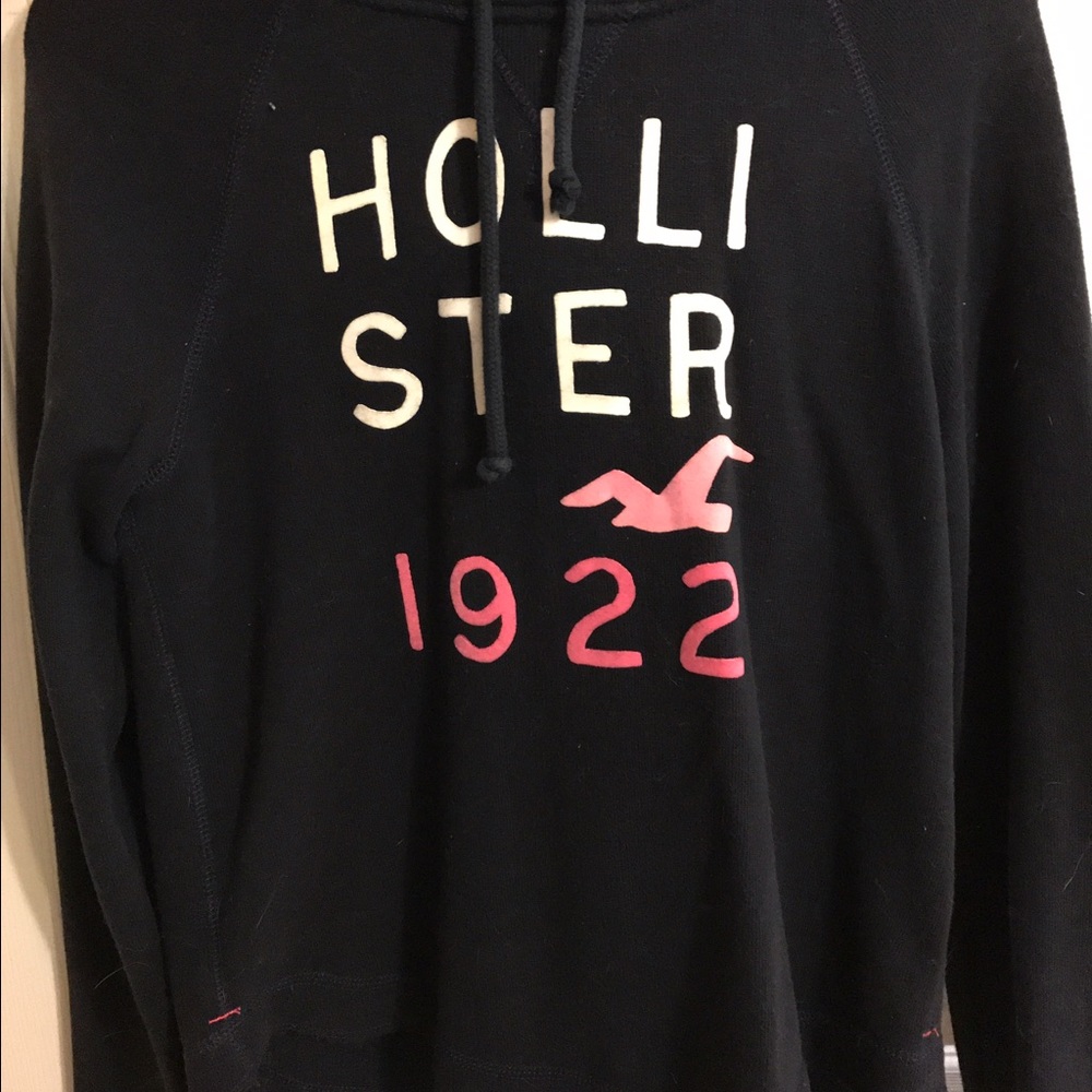 Hollister sweater, lightly worn, like new!