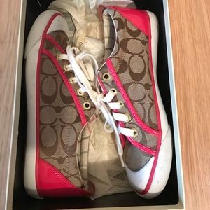 Coach Barrett Khaki/MGT