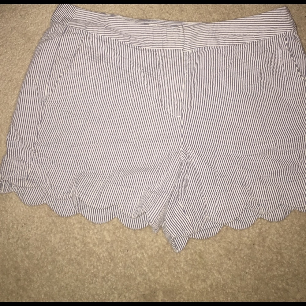 Seersucker scallop shorts