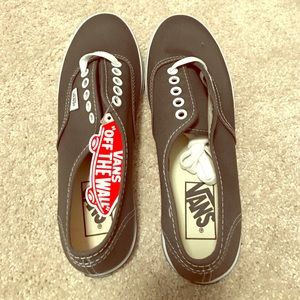 Size 7.5 women's Vans shoes never worn