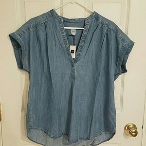 Nwt gap chambray loose fit top.