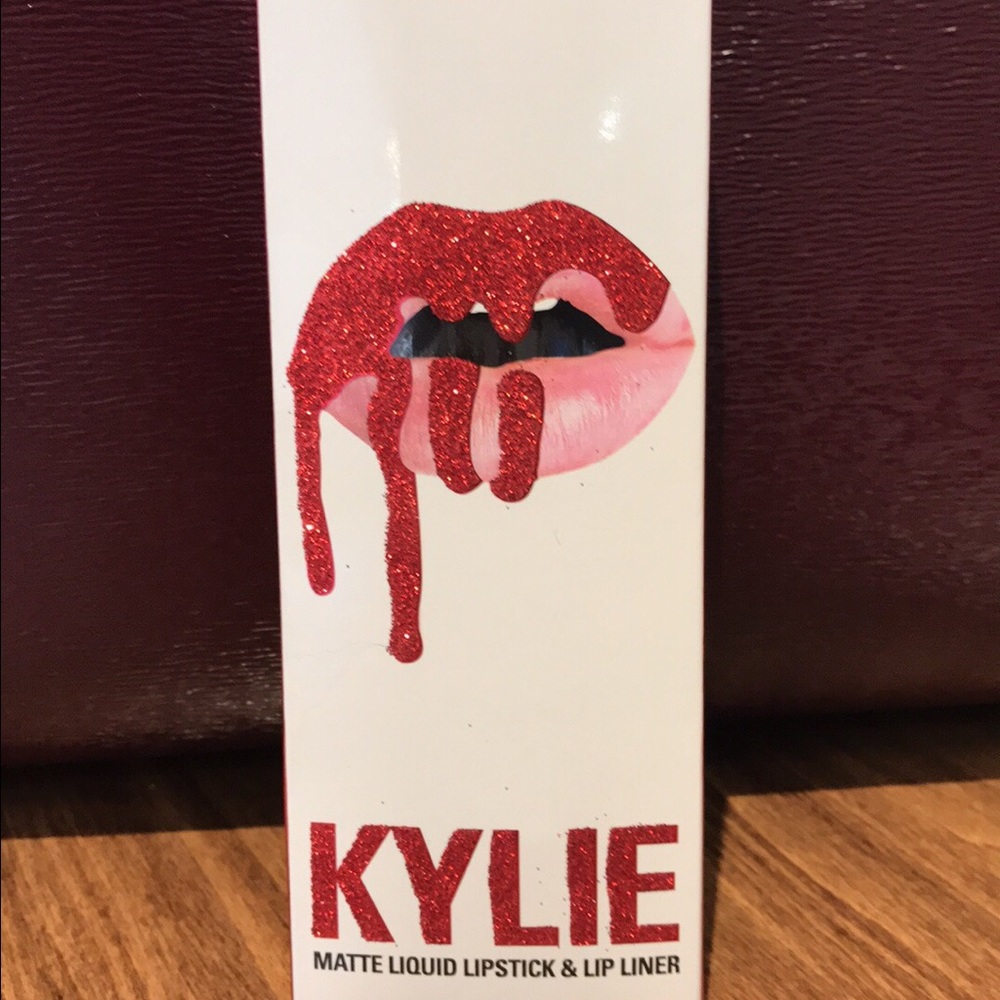 Kylie lip kit. Authentic