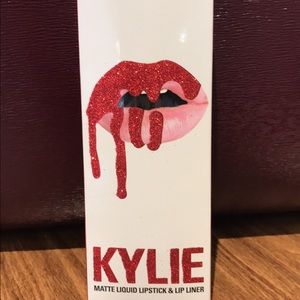 Kylie lip kit. Authentic