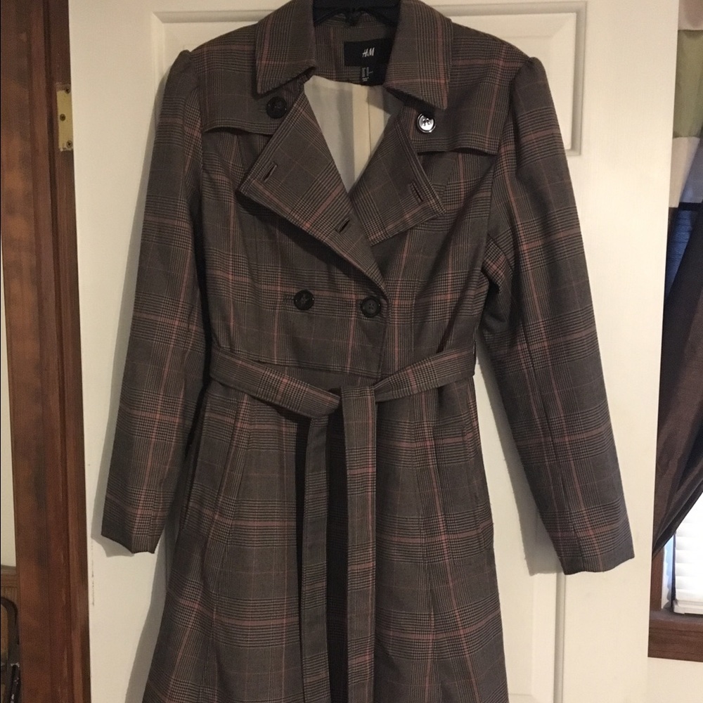 Knee length fitted trench coat with belt