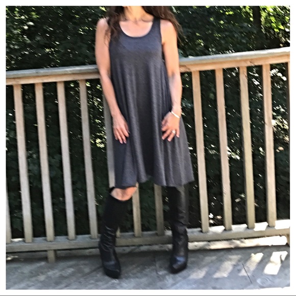 ✨LAST ONE ✨Grey sleeveless swing dress - Picture 3 of 7
