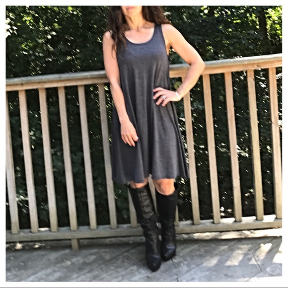 ✨LAST ONE ✨Grey sleeveless swing dress - Picture 4 of 7