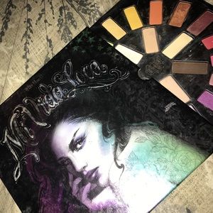 Limited edition KAT VON D PALETTE