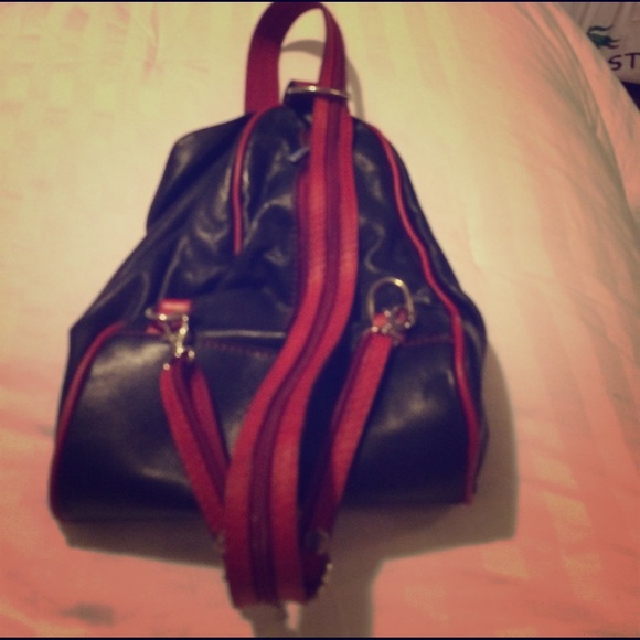 Black Italian genuine leather handbag/backpack - Picture 2 of 8