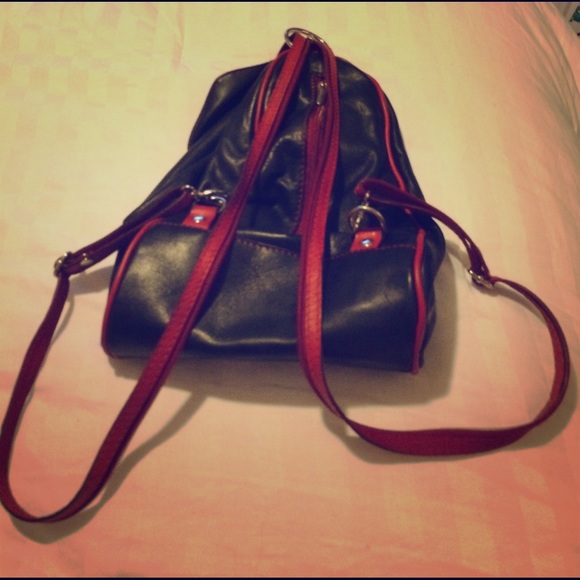 Black Italian genuine leather handbag/backpack - Picture 3 of 8